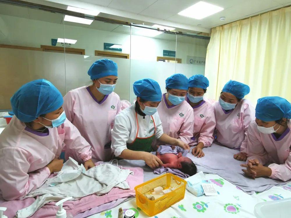 宁强县妇婴监护型护送